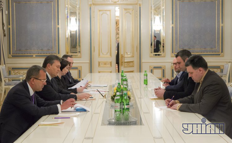 Фото с предыдущей встречи властей и оппозиции