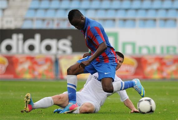 «Арсенал» — «Ворскла». Адийя — Маркоски. Ничего особенного в них нет, хотел как-то подвести к заявлению владельца канониров Александра Онищенко о строительстве нового стадиона. Пока ничего конкретного он не сказал, но такие слова обнадёживают