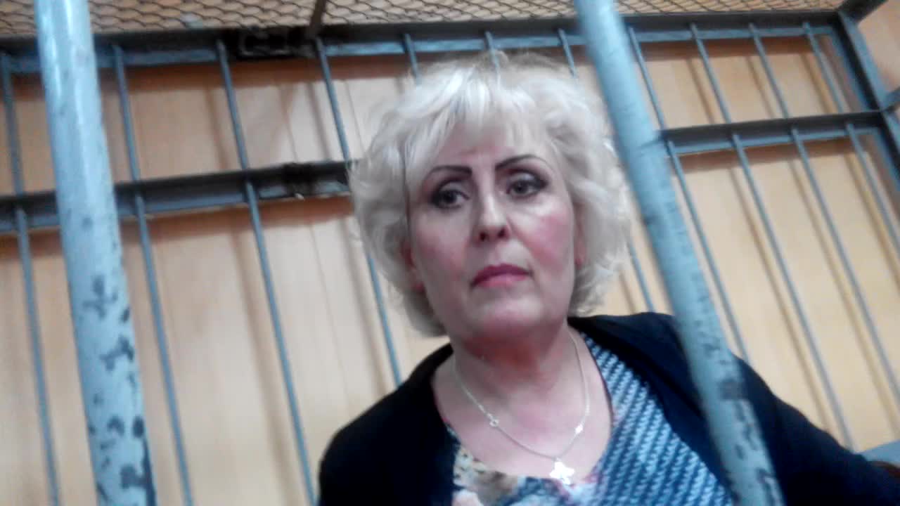 Неля Штепа 4 марта. Чудом уцелевший кадр, сделанный в перерыве заседания суда.