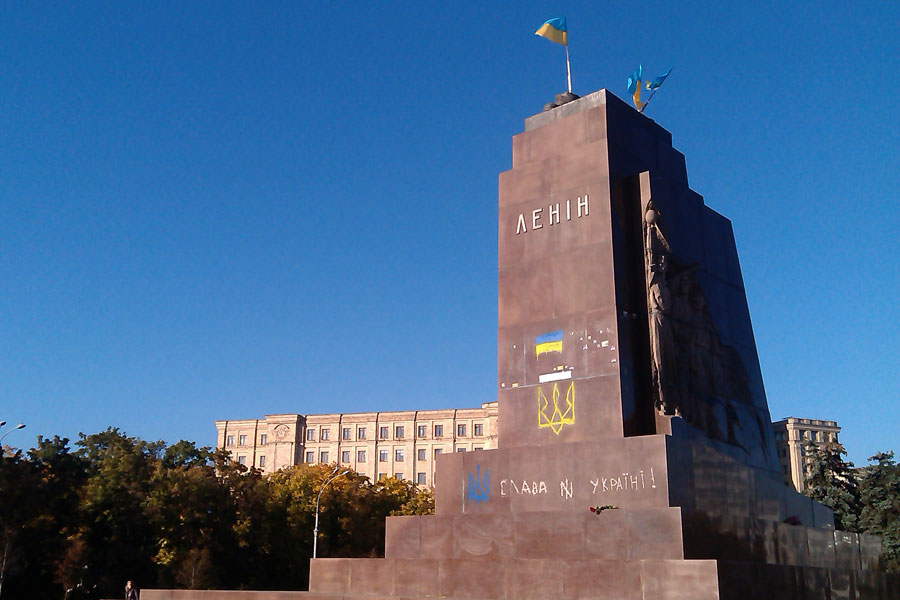 Постамент памятника Ленину после сноса в сентябре 2014 года. Фото: sq.com.ua