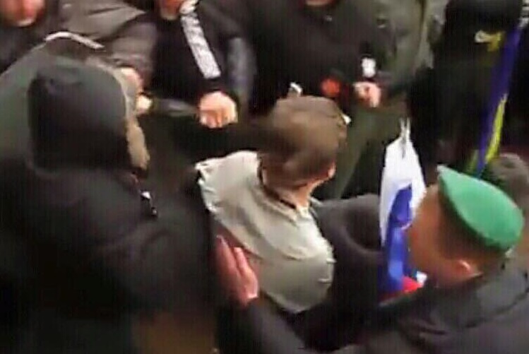 1 марта 2014 года, штурм ХОГА. Фото, опубликованное Антоном Геращенко.