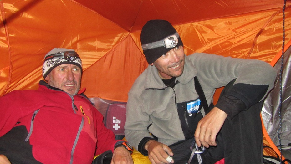 Бадави Кашаев и Дмитрий Коняев в Лагере №1. Высота — 4 800 метров