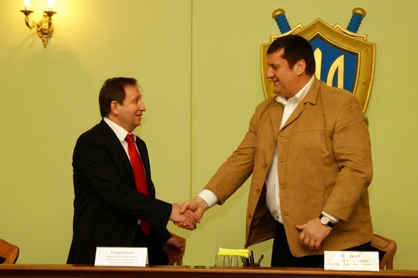 Василий Синчук (справа)