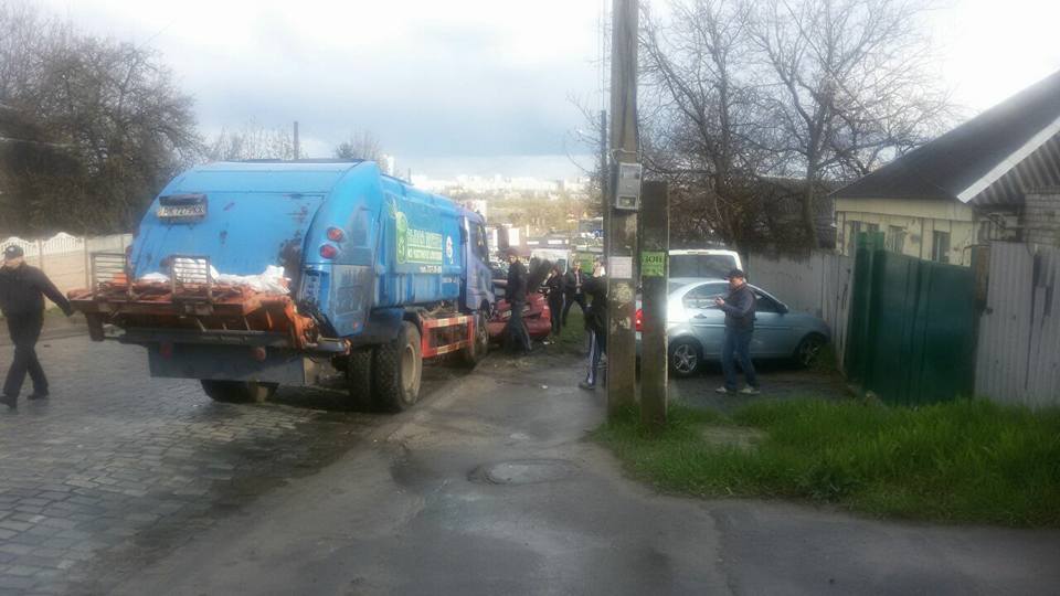 ДТП на улице Жилярди: у мусоровоза отказали тормоза