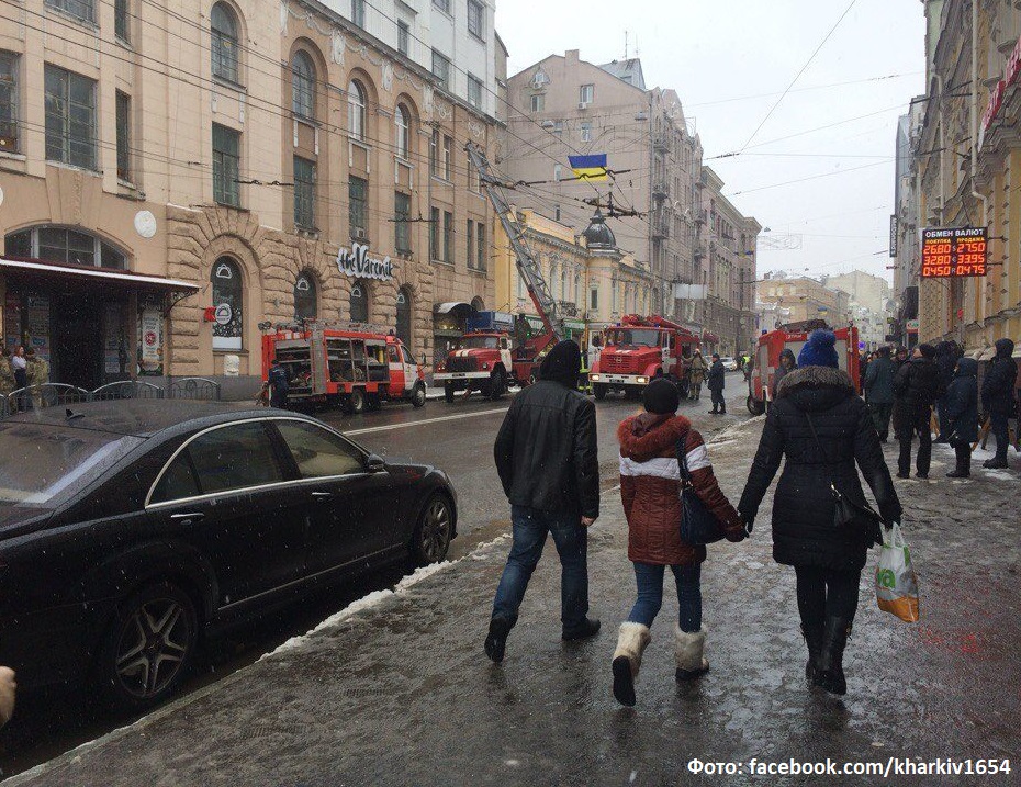 На крыше дома в центре Харькова произошёл пожар На крыше дома в центре Харькова произошёл пожар