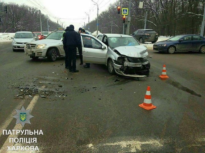 В ДТП возле Мемориала Славы в Харькове пострадали трое людей В ДТП возле Мемориала Славы в Харькове пострадали трое людей