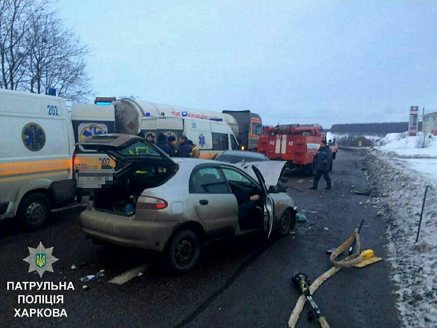 На окраине Харькова в ДТП погибли двое людей На окраине Харькова в ДТП погибли двое людей