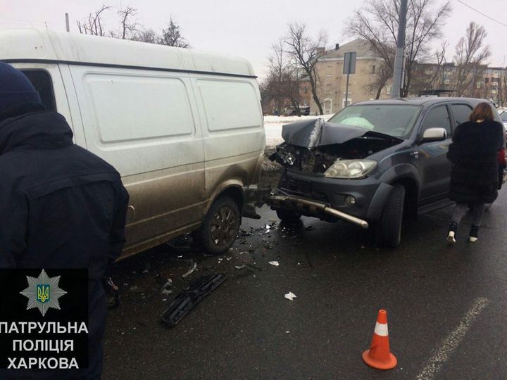 В Харькове произошло тройное ДТП, есть пострадавшие В Харькове произошло тройное ДТП, есть пострадавшие