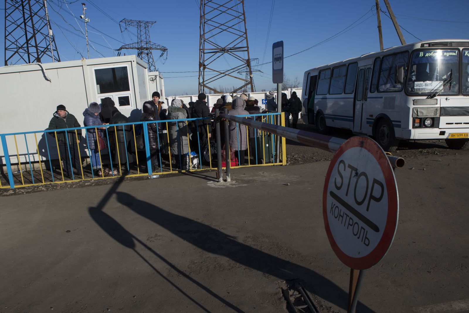 Госпонранслужба подтверждает случаи повреждения боевиками паспортов на КПВВ Госпонранслужба подтверждает случаи повреждения боевиками паспортов на КПВВ