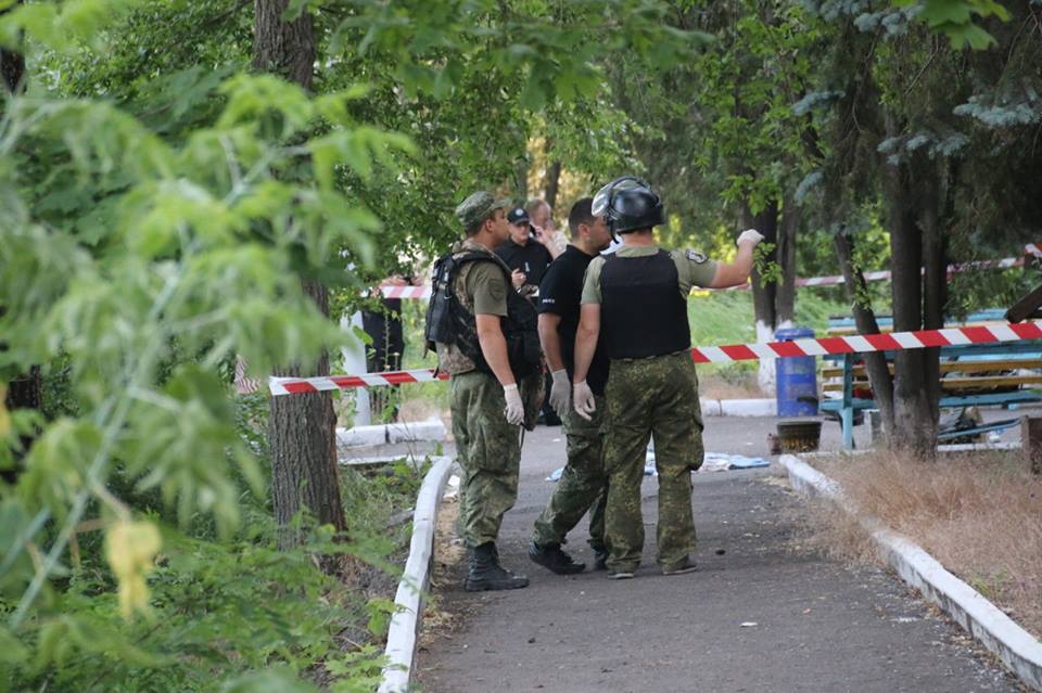 Семеро полицейских ранены в результате взрыва в Мариуполе Семеро полицейских ранены в результате взрыва в Мариуполе