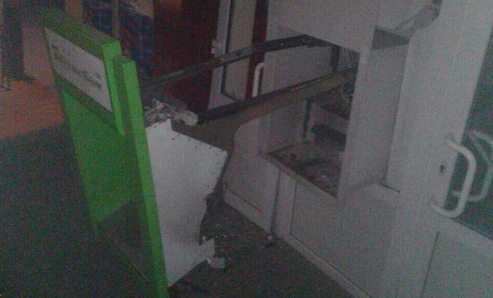 Под Харьковом подорвали банкомат «ПриватБанка» Под Харьковом подорвали банкомат «ПриватБанка»