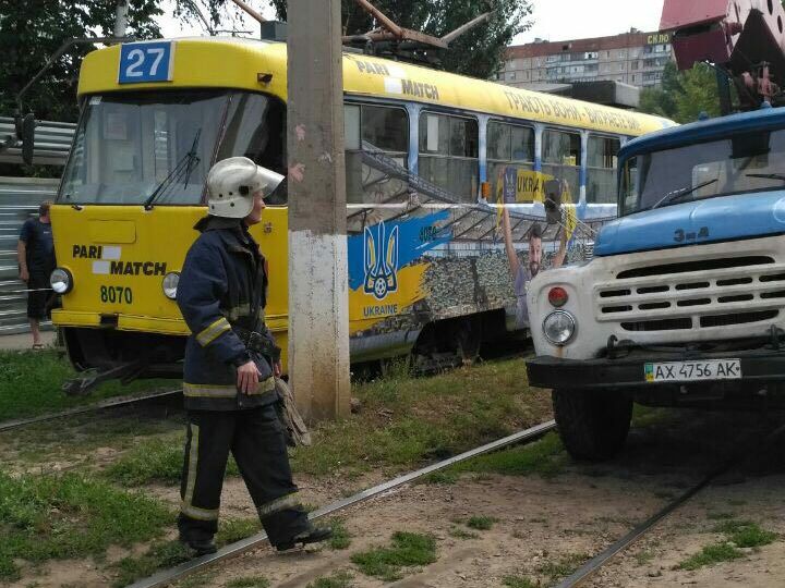 Трамвай сбил пешехода в Харькове