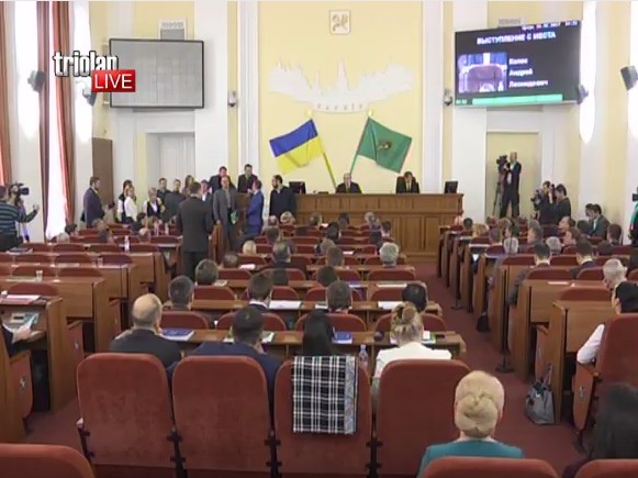 На сессии Харьковского горсовета депутаты пытались блокировать трибуну