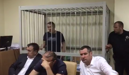 «У меня дома... куры, утки»: суд не убедили аргументы Денисюка, он остаётся под стражей «У меня дома... куры, утки»: суд не убедили аргументы Денисюка, он остаётся под стражей