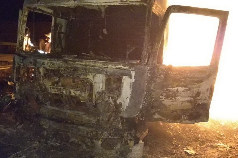 В Красноградском районе на трассе сгорела фура
