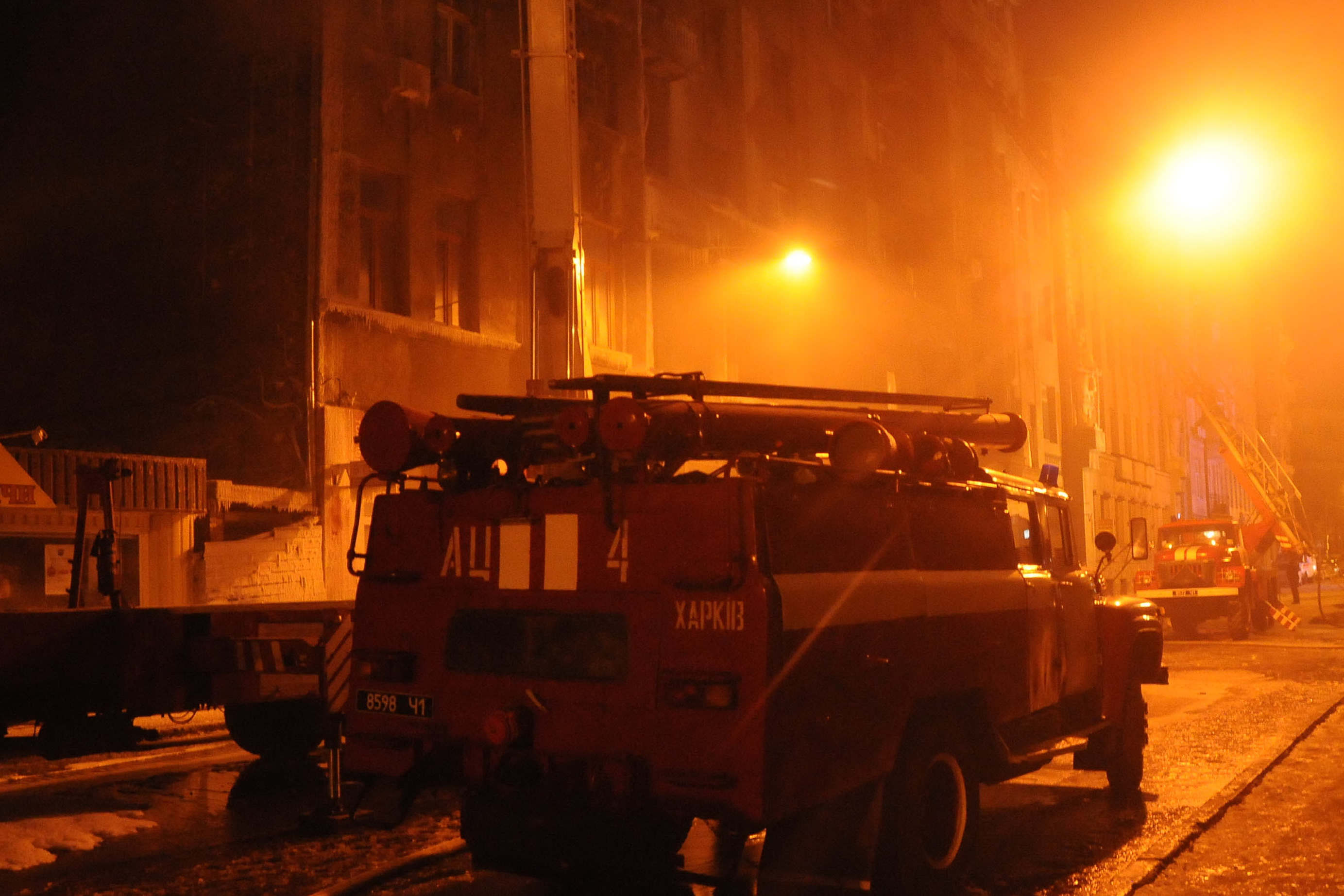 Пожар в харьковской многоэтажке: жильцов эвакуировали