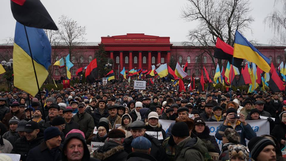 Полиция открыла три уголовных дела после столкновений в центре Киева Полиция открыла три уголовных дела после столкновений в центре Киева