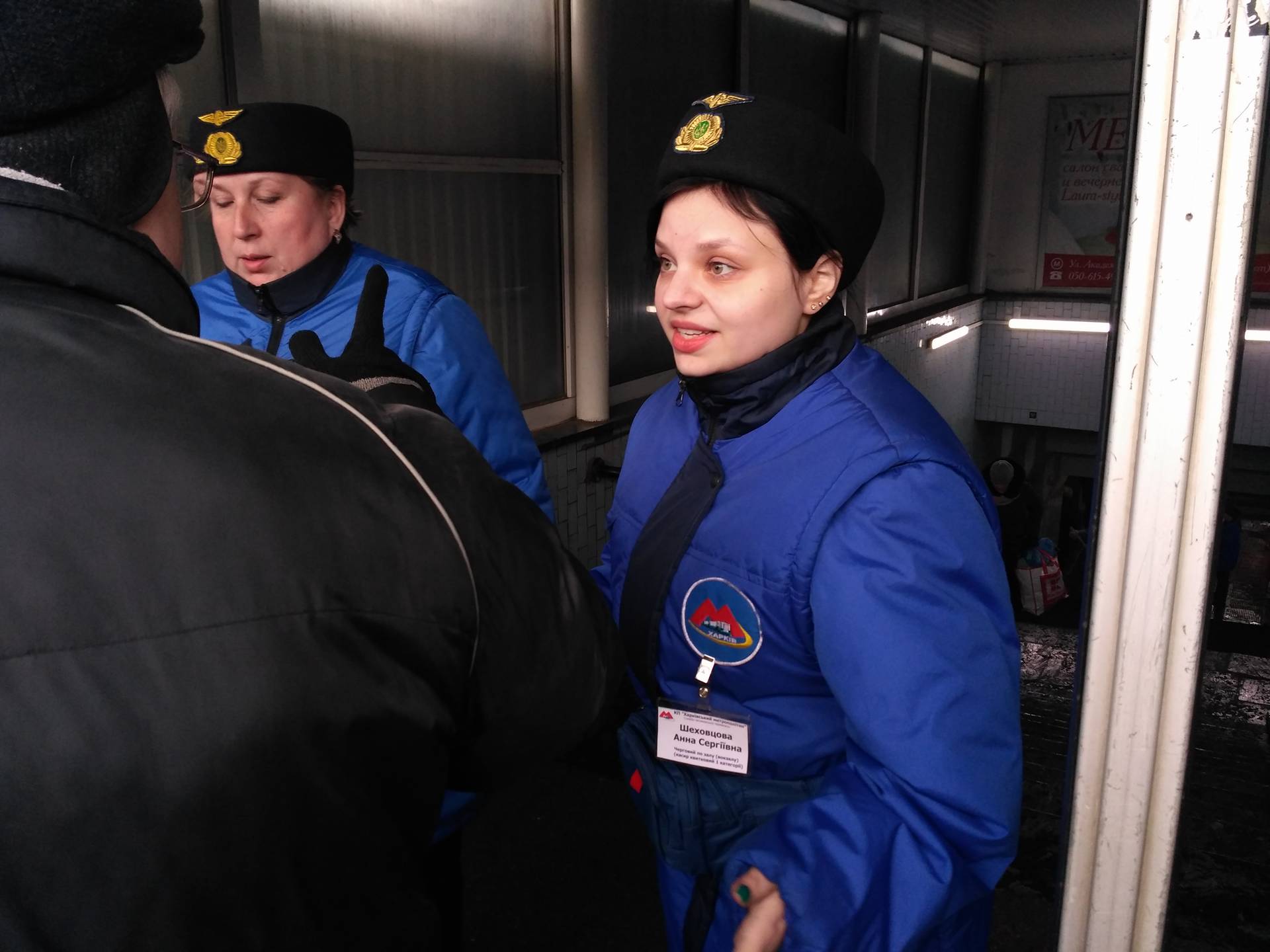 Пассажиров харьковского метро эвакуировали из-за коробок с лаком для ногтей Пассажиров харьковского метро эвакуировали из-за коробок с лаком для ногтей