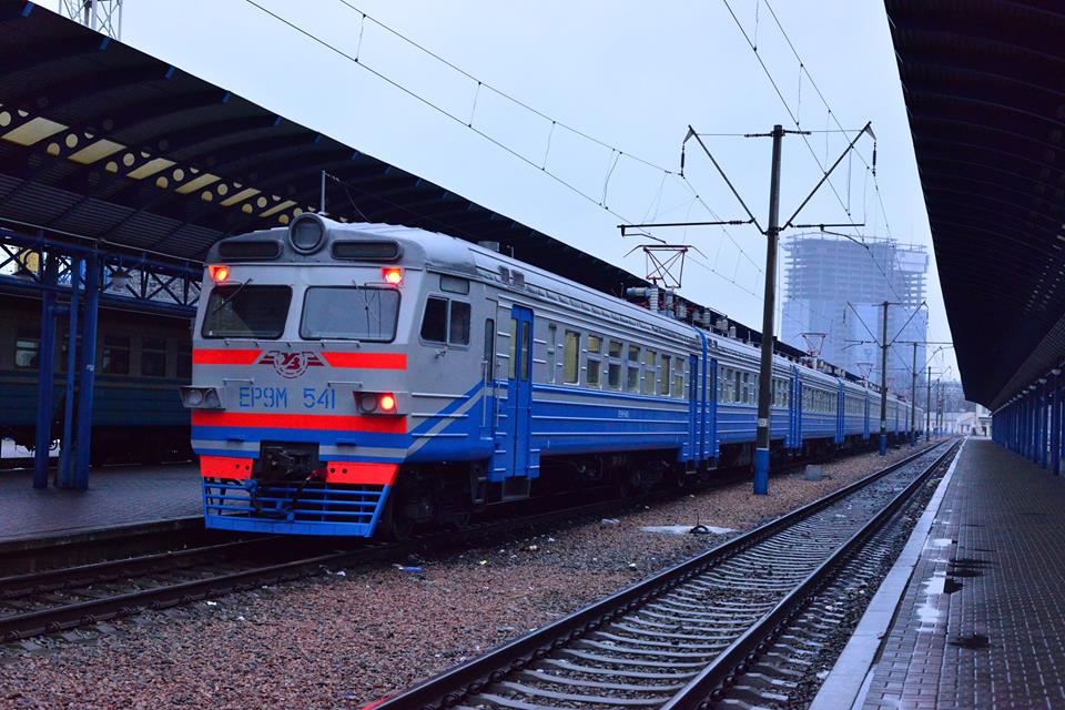 Билеты в поезде «Запорожье-Харьков» начали проверять мобильными терминалами