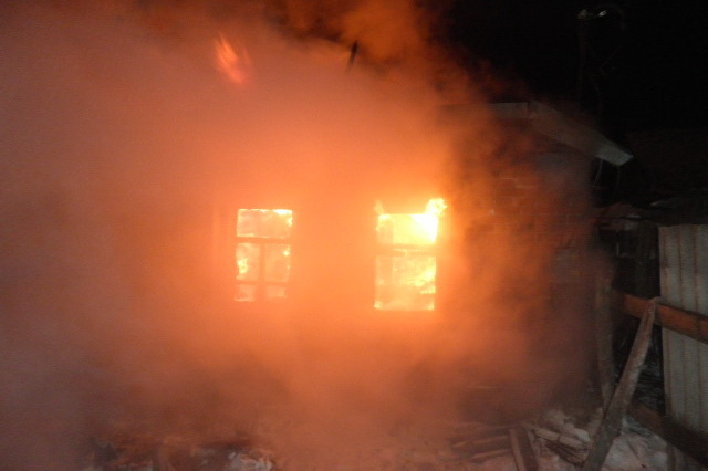 Пожар в Чугуевском районе: погибли двое людей Пожар в Чугуевском районе: погибли двое людей