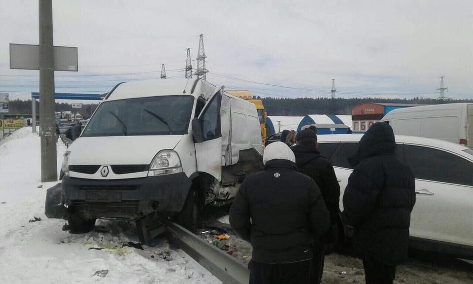 В Харькове в ДТП попали шесть машин В Харькове в ДТП попали шесть машин