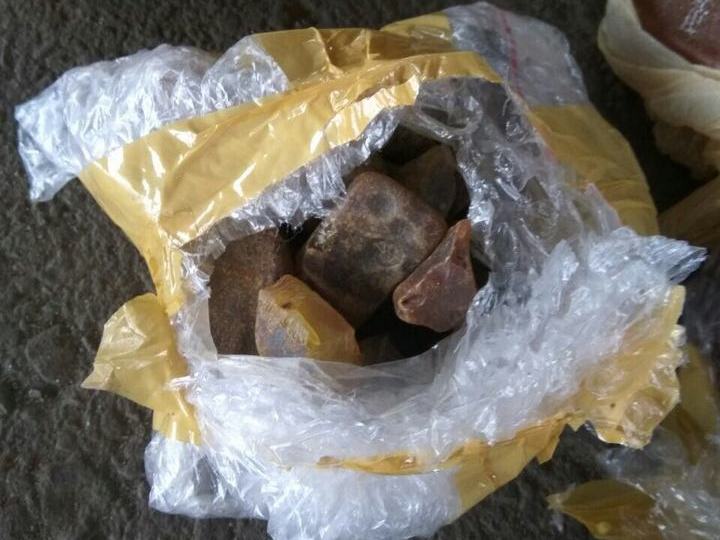 На границе с Россией в Харьковской области остановили перевозчика янтаря На границе с Россией в Харьковской области остановили перевозчика янтаря