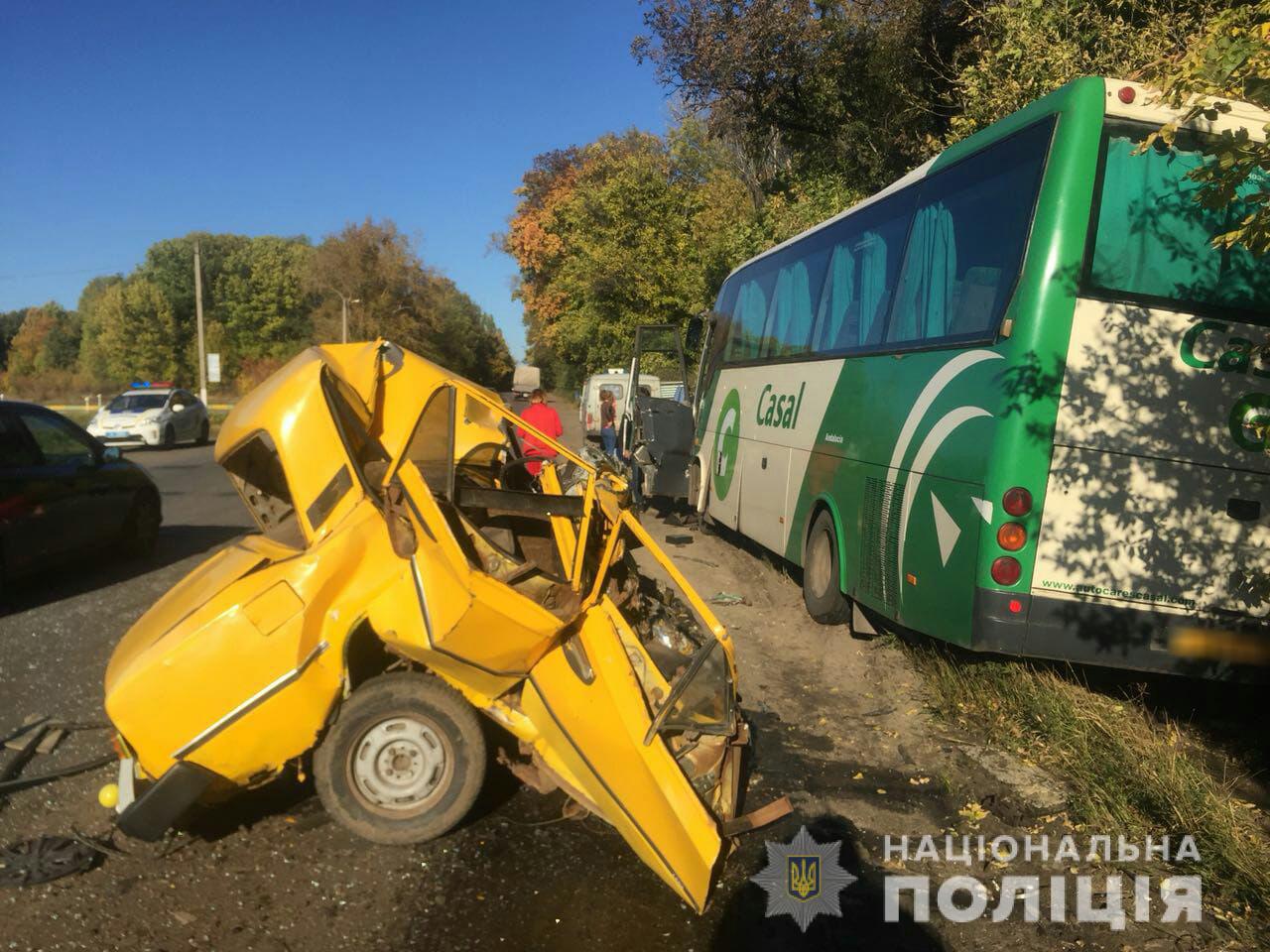 В ДТП с автобусом под Харьковом погиб водитель авто