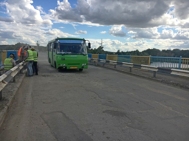 Мост в Балаклейском районе открыли после ремонта Мост в Балаклейском районе открыли после ремонта