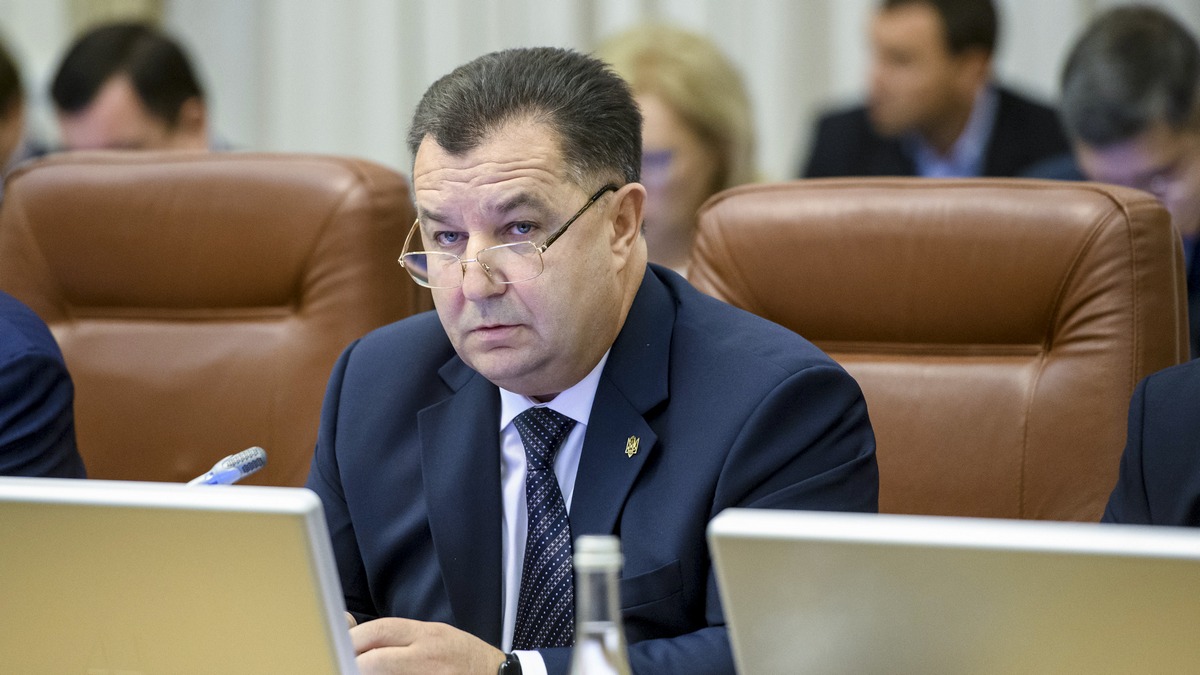 Министр обороны просит больше денег на оснащение арсеналов Министр обороны просит больше денег на оснащение арсеналов