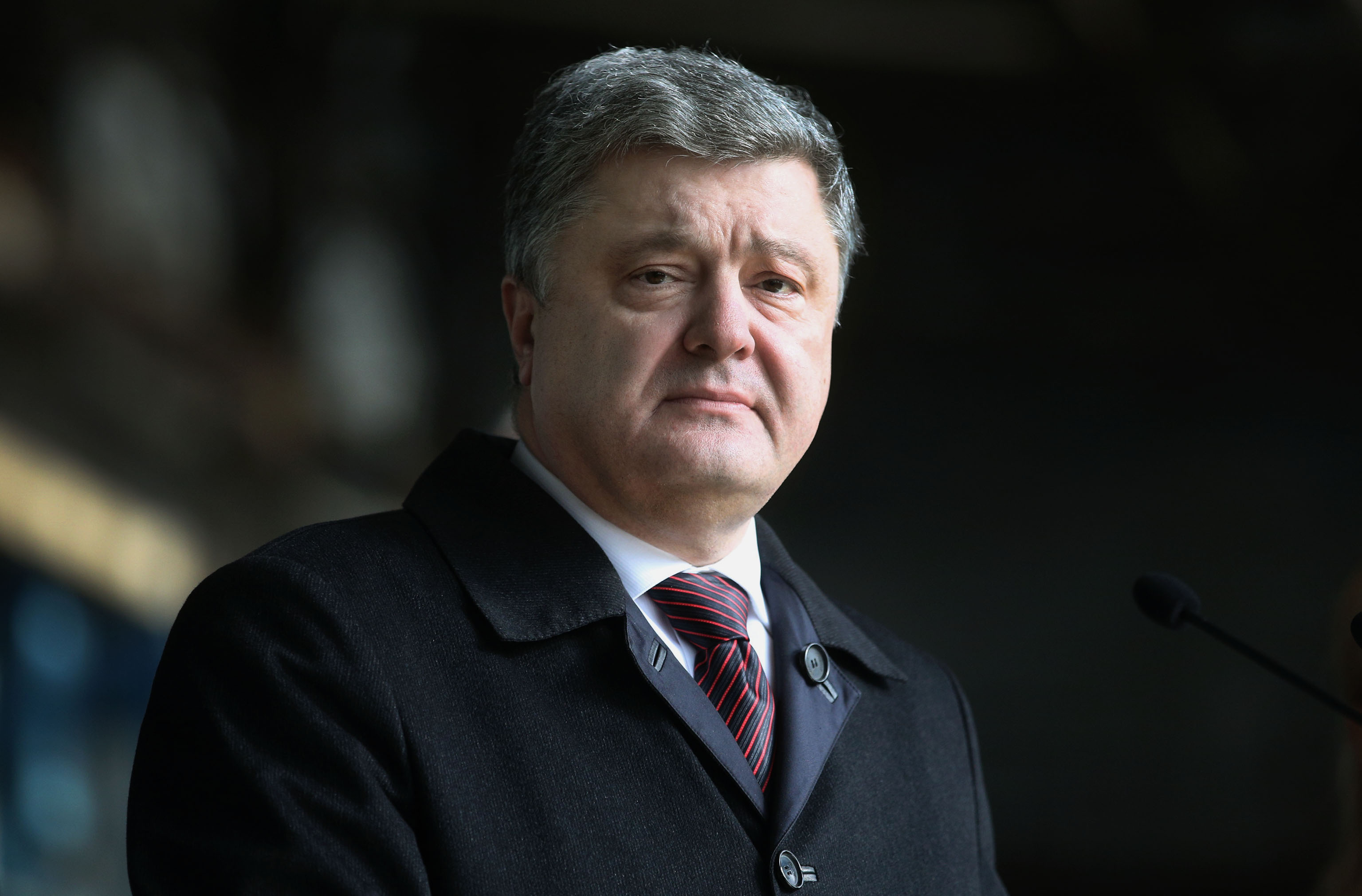 Порошенко подписал закон о языковых квотах в телеэфире Порошенко подписал закон о языковых квотах в телеэфире