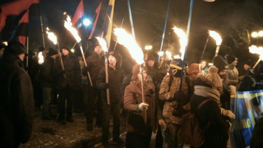 В Харькове прошло факельное шествие в честь героев Крут В Харькове прошло факельное шествие в честь героев Крут