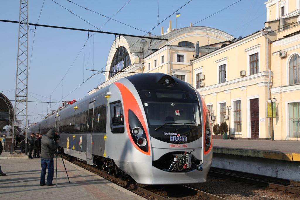 Назначен дополнительный поезд Hyundai Киев-Харьков