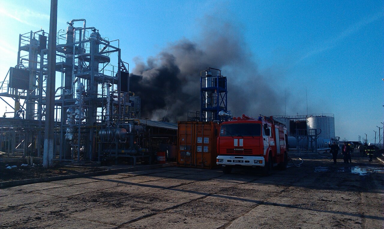 В Харьковской области — пожар на установке по переработке нефтепродуктов В Харьковской области — пожар на установке по переработке нефтепродуктов