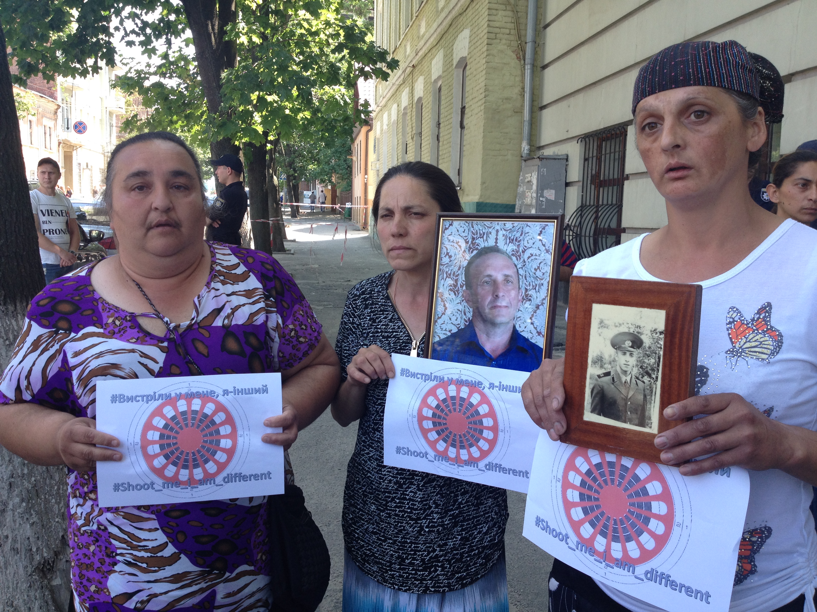 В Харькове ромы пикетировали областную прокуратуру В Харькове ромы пикетировали областную прокуратуру
