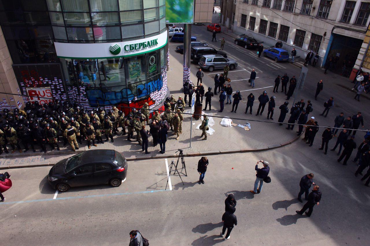 Конфликт в центре Харькова: улица Донец-Захаржевского закрыта для проезда