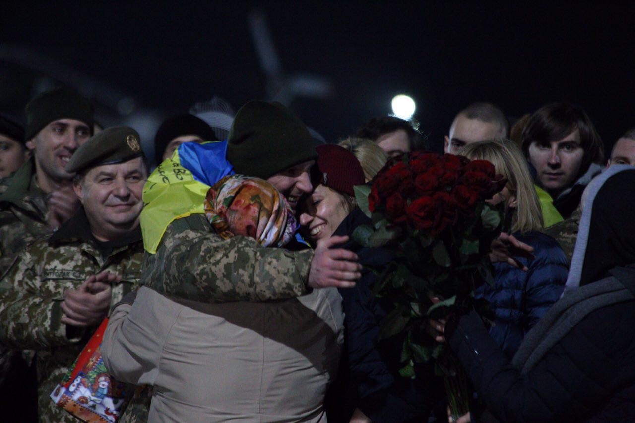 Харьковчанин Алексей Кириченко встретил родных спустя 3,5 года: фото Харьковчанин Алексей Кириченко встретил родных спустя 3,5 года: фото