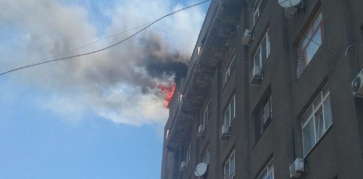 В многоэтажке возле ЮЖД произошёл пожар