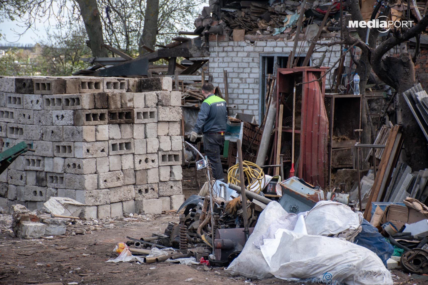 Сміття вивозять технікою Безлюдівської громади