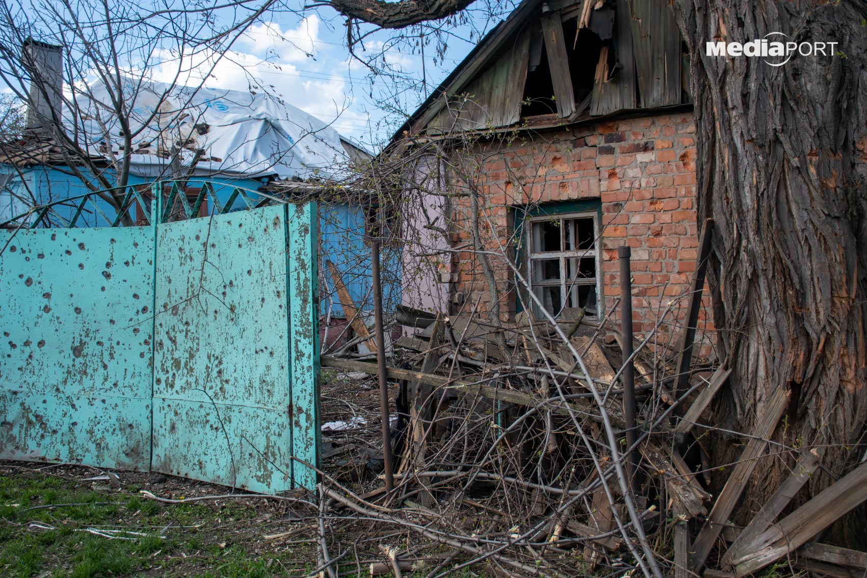 В оселях навколо епіцентру вибуху повибивало вікна, зруйнувало паркани і дахи