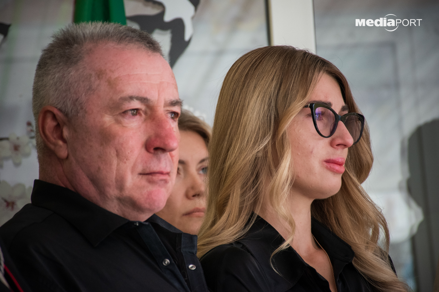 Батько Тараса Віктор працював на авіазаводі, дружина Катерина — військовослужбовиця. До останнього родина сподівалася, що Тарас вижив. Віктор з Катериною їздили на місце катастрофи, неподалік села Володимирівка Миколаївської області, розповідає батько: «Бачили це місце, знайшли свідків його загибелі. Військовослужбовець був на посту і каже, щось його потягнуло подивитися в ту точку на небі, де і стався вибух. Було темно, але після вибуху літак почав відстрілювати теплові пастки, після цього вже стався вибух на землі. Ми були там, зустрічалися з населенням, головою громади. Була пізня осінь, велика вирва, тяжко було діставати звідти усе, що залишилося».