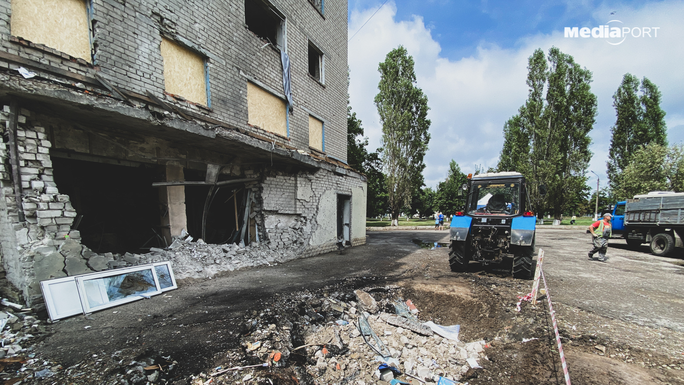 На місці обстрілу працюють комунальники