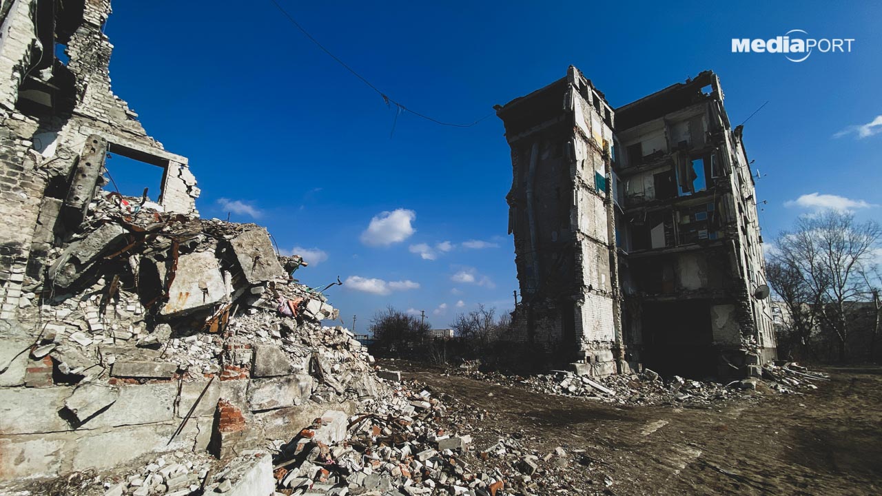 Зруйнований будинок на вул. Першотравневій, 2 в Ізюмі. Фото: Сашко Бринза
