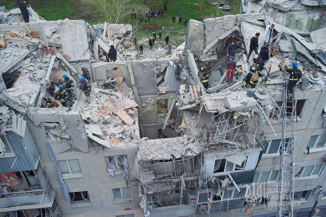 Попередньо, армія окупантів вдарила по місту ракетами С-300. Фото: Донецька ОВА