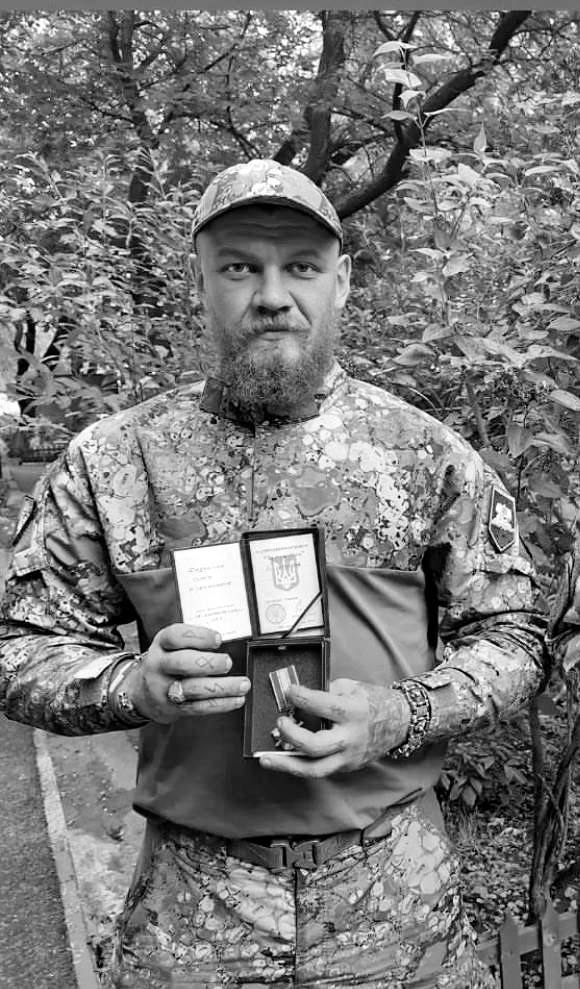 Олег «Малиш» Фадєєнко з міста Первомайського від початку повномасштабного вторгнення воював на Харківщині, звільняв область від російських окупантів у складі Kraken. Як воїн 3-ї окремої штурмової бригади боронив Донбас, загинув під Бахмутом