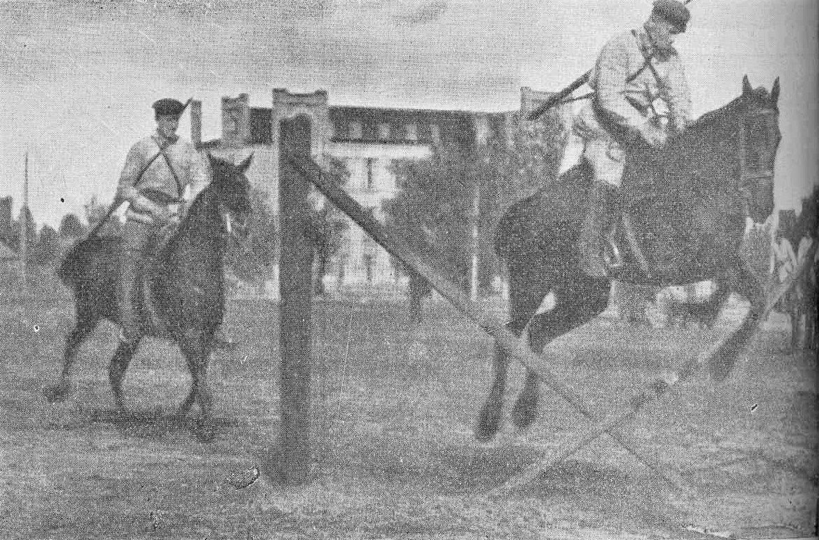 1925 рік: кавалерійський дивізіон на заняттях