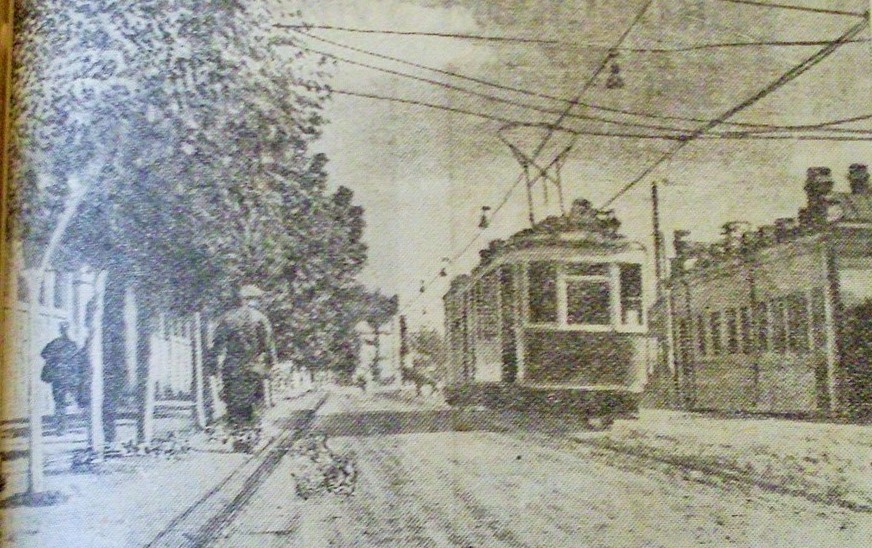 Трамвай на вул. Плеханівській. Якраз біля новозбудованого парку. Вересень 1935-го
