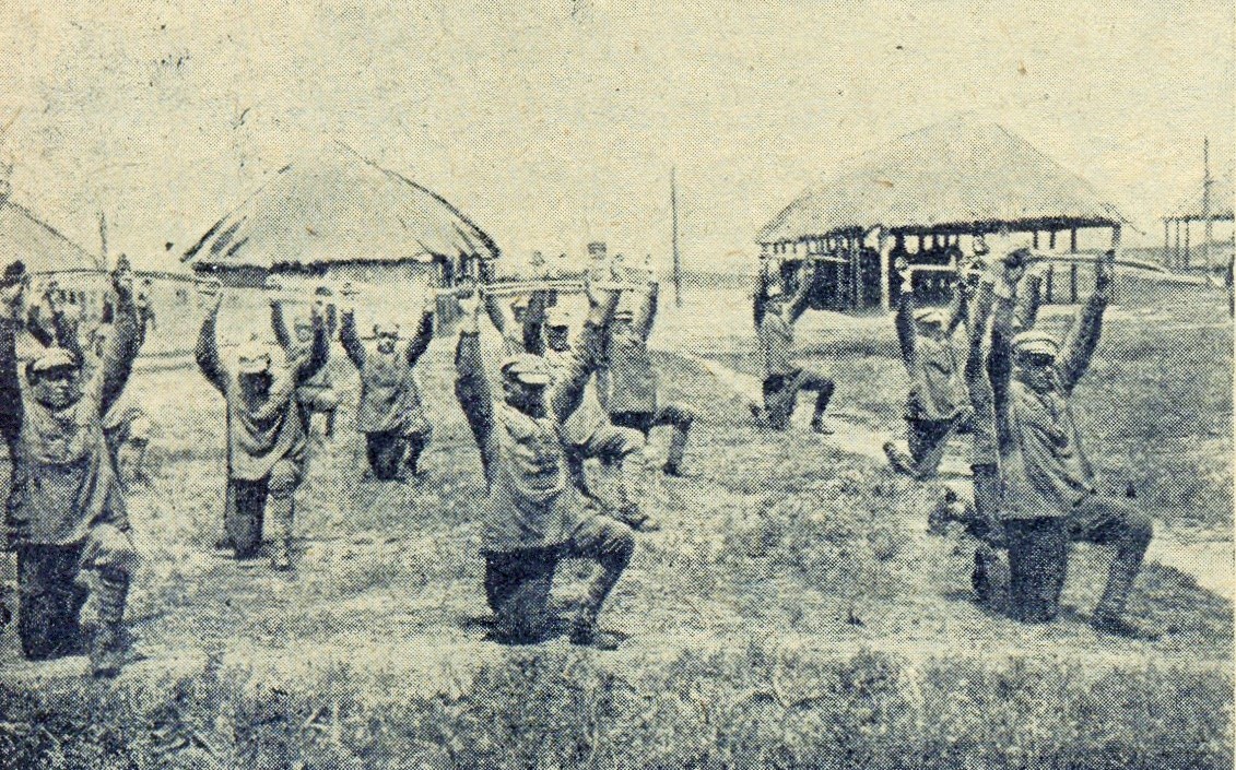 Кавескадрон 23-ї стрілецької відпрацьовує шабельні прийоми. Чугуївські табори, 1927 рік