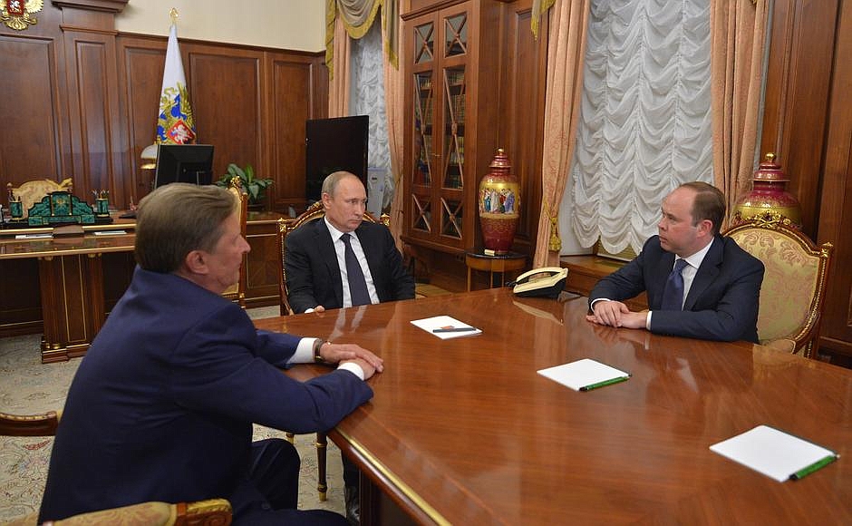 Путин, Иванов (слева) и Вайно (справа). Фото: kremlin.ru