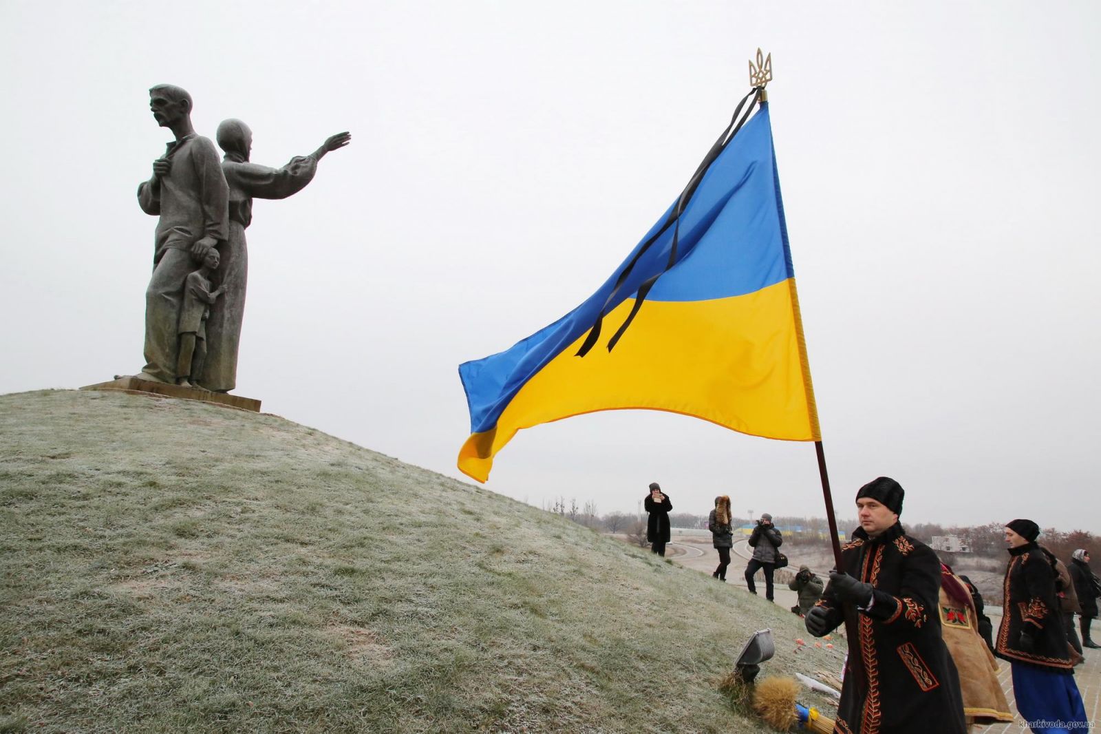 Вшанування пам'яті загиблих від Голодомору на меморіалі під Харковом, 2018 рік. Фото: Харківська обласна адміністрація