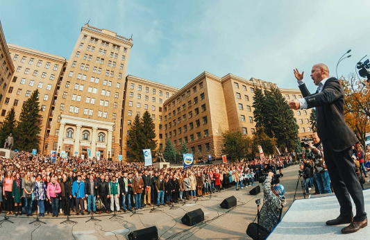 Гимн пели вне занятий, заверили в вузе. Фото: univer.kharkov.ua